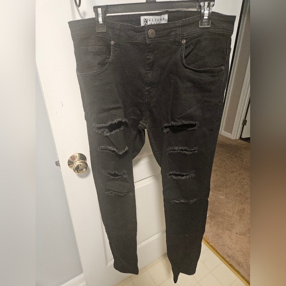Men's Black Distressed Jeans